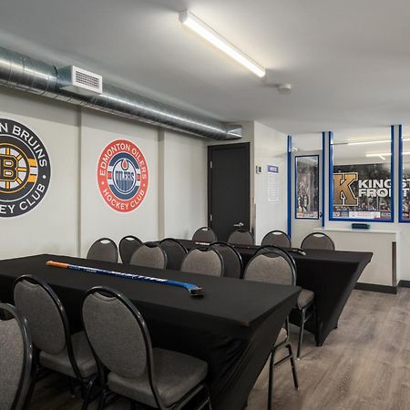Comfort Suites Kingston Central Екстер'єр фото