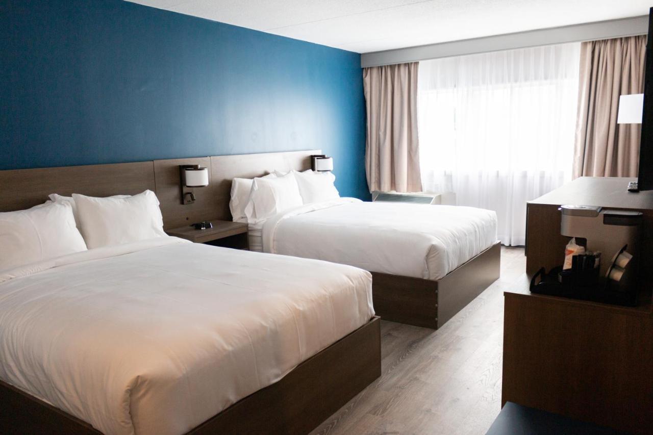 Comfort Suites Kingston Central Екстер'єр фото
