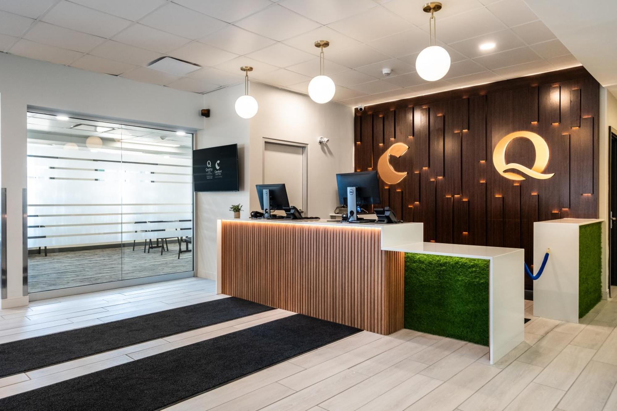 Comfort Suites Kingston Central Екстер'єр фото